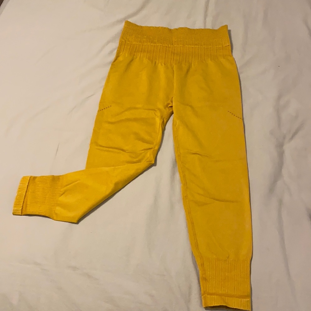 Mustard yellow workout leggings.